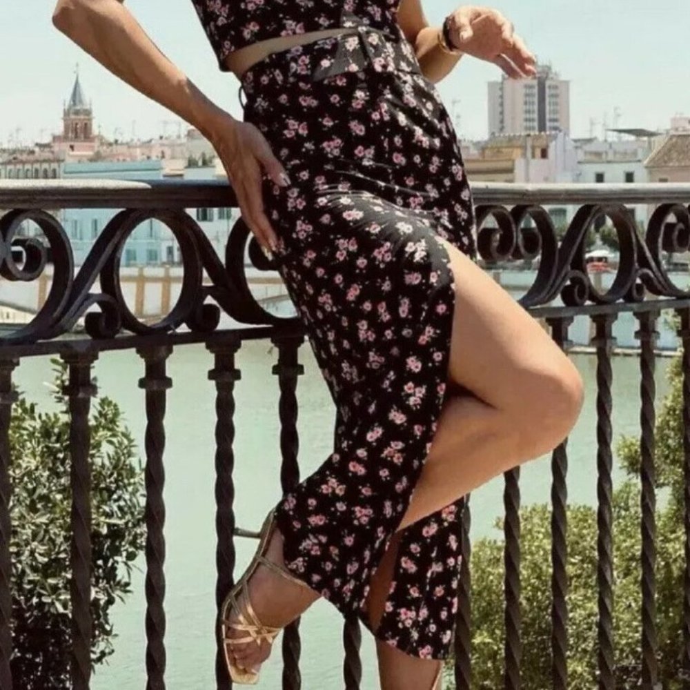 NWT Zara black floral skirt with belt size S